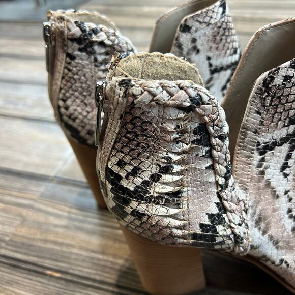 Vince Camuto DELSIMBA Snake Print Leather Ankle Boots NWOB 11M - Picture 6 of 7